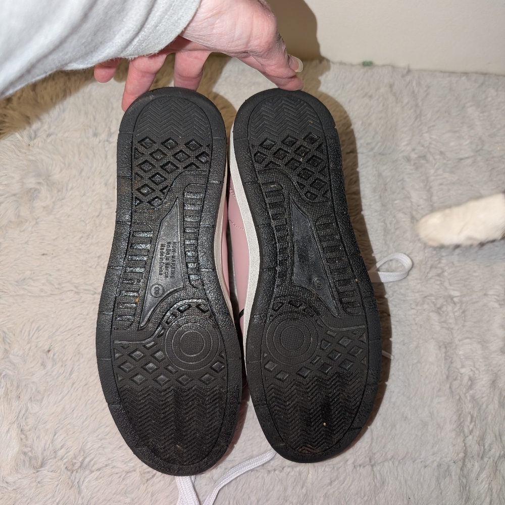 New Hello Kitty Shoes - Picture 4 of 4